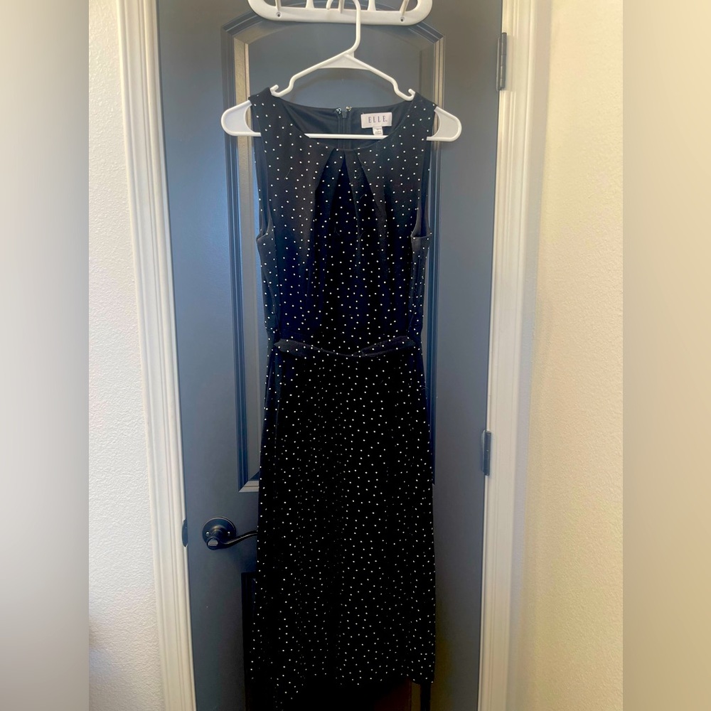 Women’s Dress
Belted